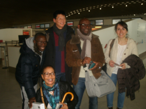 Les techniciens d'Aquassistance au départ de Paris entourés des rmembres de l'Association Awahi